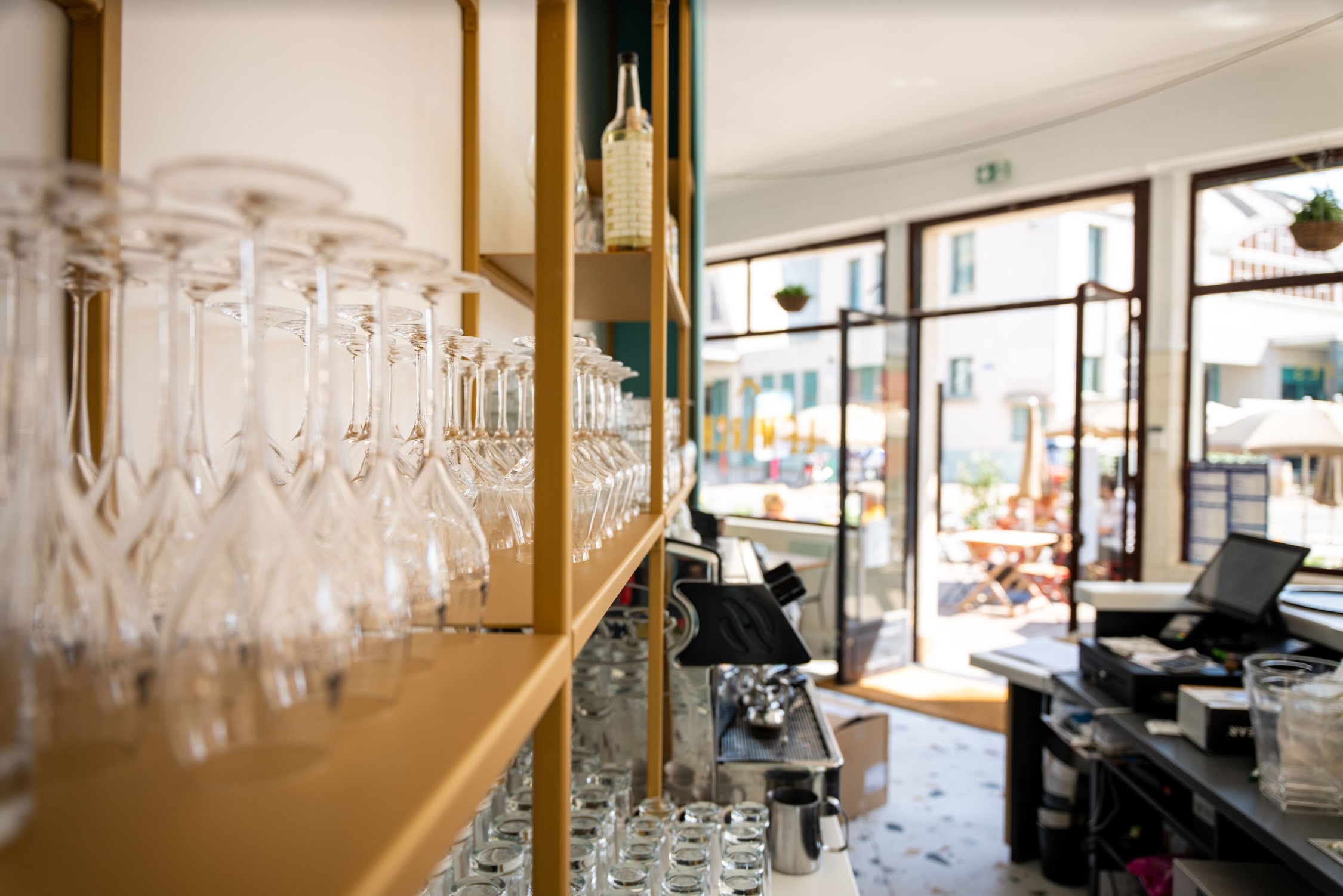 Mobilier métal pour restaurants : allier esthétique, robustesse et sur-mesure